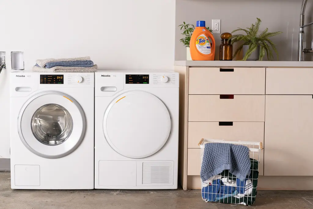 linen clothes in washing machine