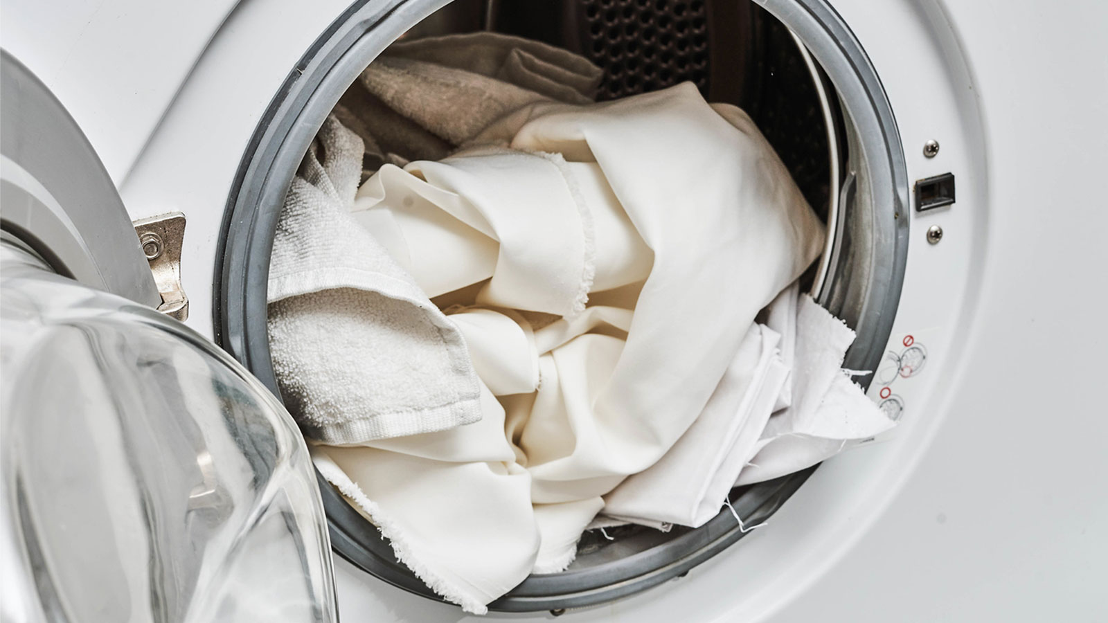 linen clothes in washing machine