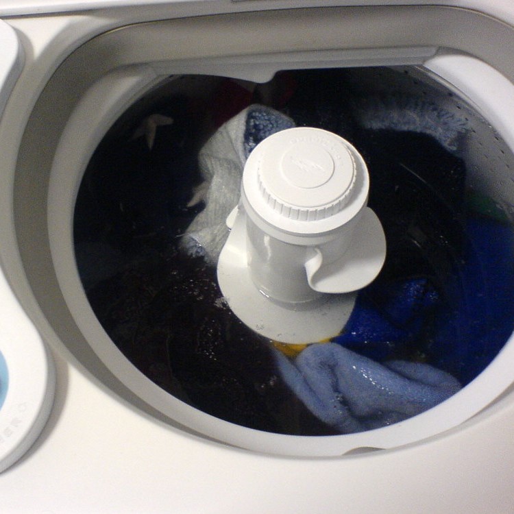 put fabric softener in washing machine